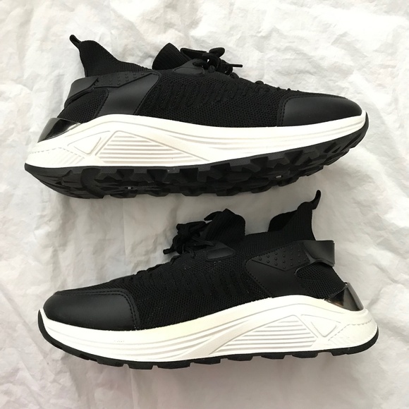 Ardene Shoes - Reflective Running Walking Sneakers Size 8 Fit Laces Slip In Black White